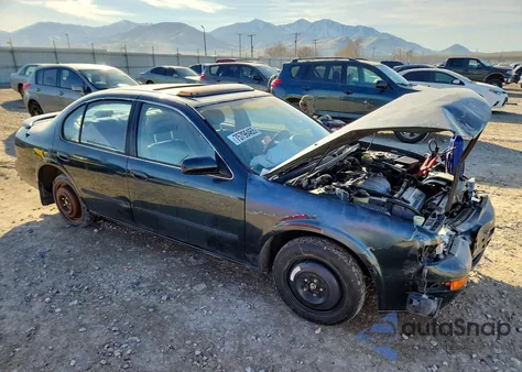 1995 Nissan Maxima Gle z USA, uszkodzony, nr VIN JN1CA21D4ST005469